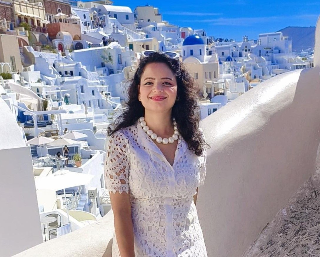 A Birthday Soiree: Karishma’s Dreamy Greece Trip Review with Thrillophilia